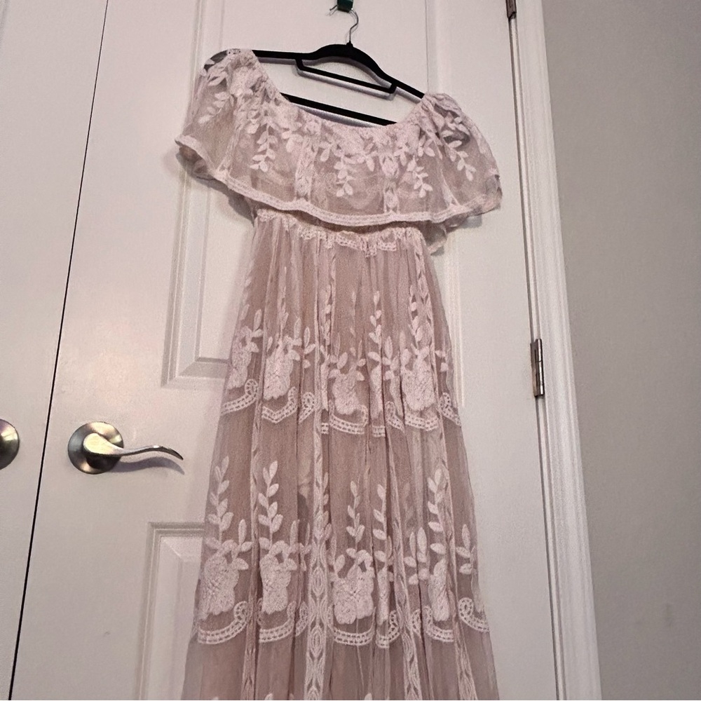 Aakaa Cream Floral Lace Maxi Dress
